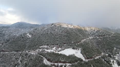Invierno-Bosque-Alta-Montaña-Vista-Aérea-Nevado