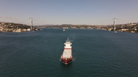 Barco-En-El-Bósforo-De-Estambul-Disparo-De-Drone