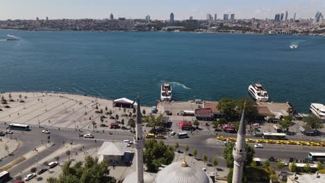 Mezquita-Musulmana-Islámica-Junto-Al-Mar-Estambul