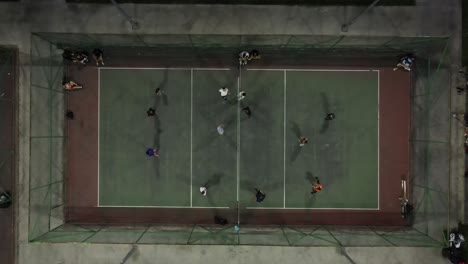 Drohne-Schoss-Junge-Männer-Beim-Volleyballspielen