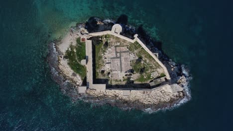 Drone-Aéreo-Histórico-Del-Castillo-De-La-Isla