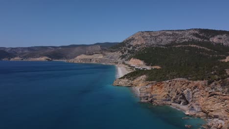 Drohnenblick-Auf-Klippen-In-Richtung-Mittelmeerküste