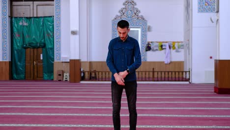 Young-Man-Worshiping-In-Mosque-4
