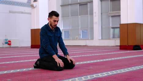 Muslim-Man-Praying-Places-His-Forehead-On-The-Ground-1