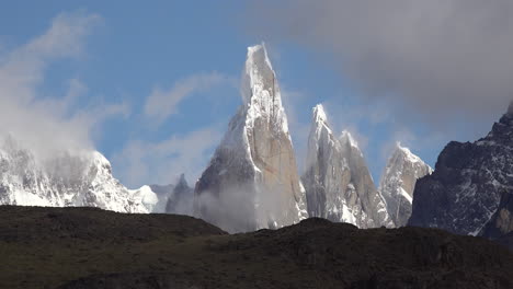 Argentina-Cerro-Torre-Con-Nubes