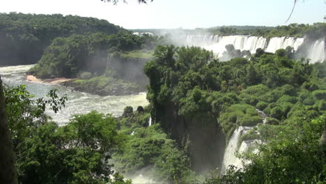 Cataratas-Del-Iguazú-Argentina-Acantilado,-Cataratas-Y-Vista-Al-Río