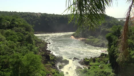 Iguazu-Argentina-boat-moves-up-river