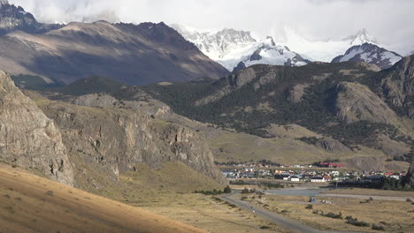 Argentinienstraße-Nach-El-Chalten-Schwenken-Und-Zoomen