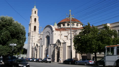 San-Francisco-California-Mission-Dolores-Basílica-Y-Tráfico