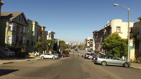 San-Francisco-California-downhill-to-intersection
