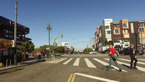 San-Francisco-Kalifornien-Menschen-überqueren-Die-Straße
