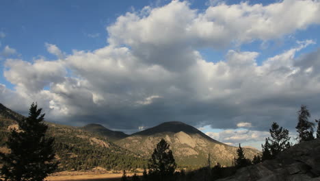 Parque-Nacional-De-Las-Montañas-Rocosas-De-Colorado-Nubes