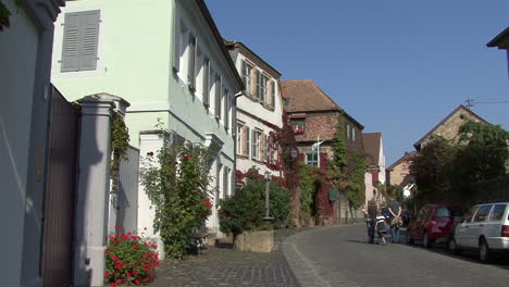 Alemania-Renania-Pfalz-Familia-En-La-Calle-De-La-Aldea