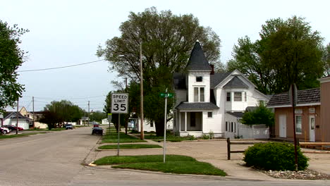 Illinois-Moweaqua-white-house