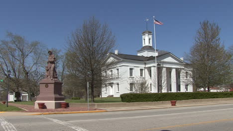 Illinois-Vandalia-Altes-Illinois-Statehouse-Und-Pioniermutterstatue