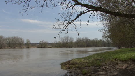 Illinois-River-Mit-Hochwasser