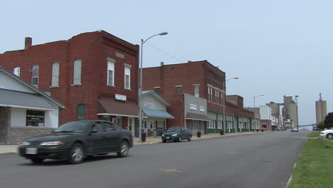 Calle-Principal-De-La-Pequeña-Ciudad-De-Illinois