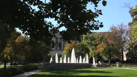Illinois-statehouse-Springfield-fountain-lawn