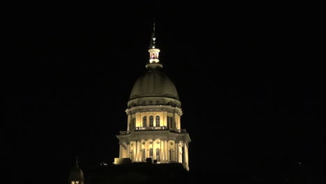 Illinois-statehouse-dome-at-night