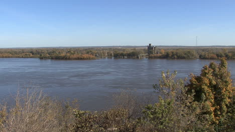 Iowa-Burlington-Blick-über-Den-Fluss