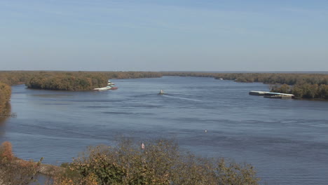 Iowa-Burlington-tug-boat-on-river-zoom-out