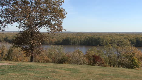 Iowa-Mississippi-River-at-Burlington-with-tree
