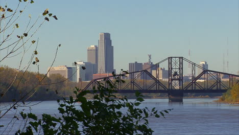 Iowa-bridge-at-Omaha,-Nebraska