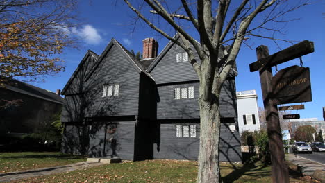 Salem-Massachusetts-Hexenhaus-Mit-Schild