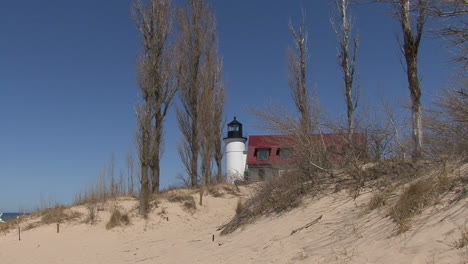 Michigan-Leuchtturm-über-Sanddünen