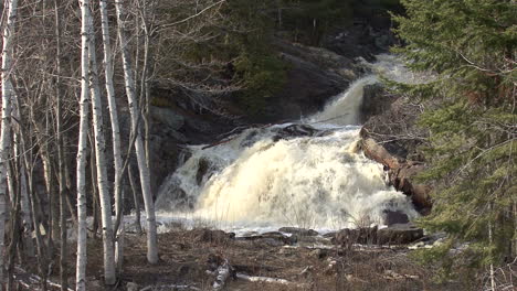 Michigan-Wasserfall-Stürzen