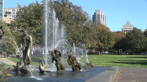 St-Louis-Missouri-fountain-in-a-park