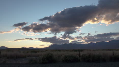 Nevada-Nubes-Grises-En-Timelapse-Vespertino