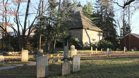 Las-Lápidas-Se-Encuentran-En-Un-Cementerio-Junto-A-La-Histórica-Iglesia-Valona-En-New-Paltz.