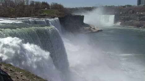 New-York-Niagara-Falls-dramatic-view
