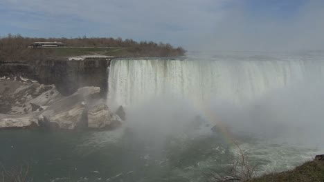 New-York-Niagara-Falls-Neblige-Aussicht-Mit-Schwachem-Regenbogen