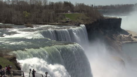 New-York-Niagara-Falls-Zoomen-Sie-In-Das-Fallende-Wasser