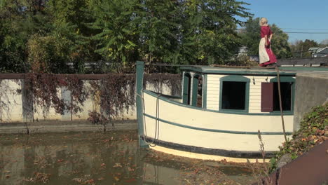 Ohio-Miami-and-Erie-Canal-barge-leaving-locks