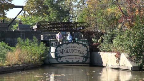 Ohio-Miami-Und-Erie-Kanalboot-Unter-Der-Brücke