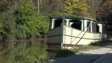 Ohio-Miami-and-Erie-Canal-boat
