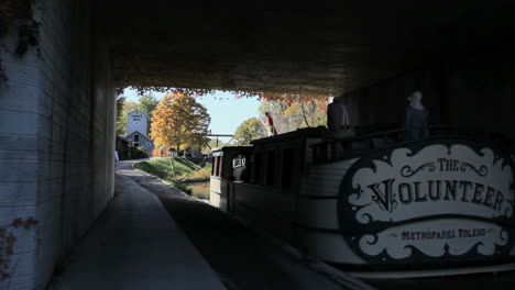 Ohio-barge-on-Miami-and-Erie-Canal-under-bridge