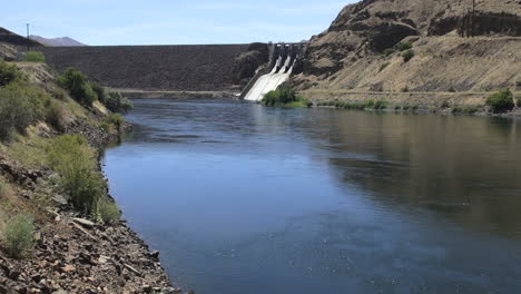 Oregon-Brownlee-Damm-Bei-Abschiedskurve-Far