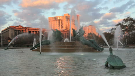 Philadelphia-Pennsylvania-fountain-in-evening