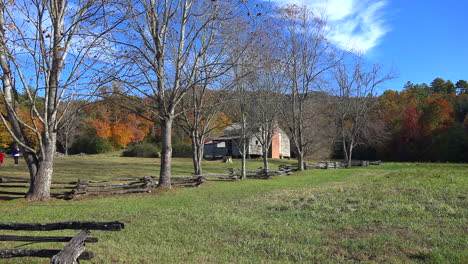 Cabaña-De-La-Ensenada-De-Las-Montañas-Humeantes-De-Tennessee-Cades