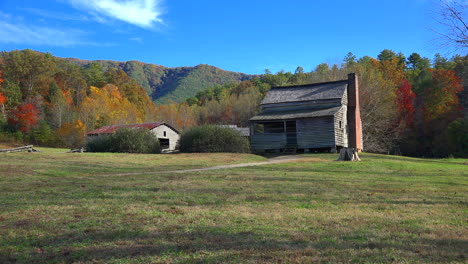 Cabaña-Tradicional-De-Las-Montañas-Humeantes-De-Tennessee
