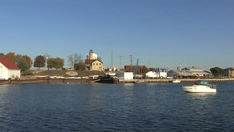 Wisconsin-Kenosha-Bay-boat