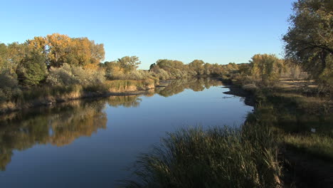 Wyoming-Laramie-River-Reflexionen