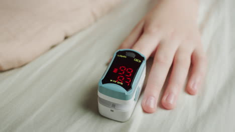 Child's-hand-with-a-heart-rate-monitor-on-finger-measures-pulse-and-blood-oxygen-saturation