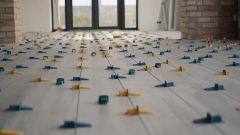 Ceramic-tiles-being-laid-on-the-floor-4