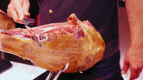 The-seller-cuts-the-jamon-into-thin-slices