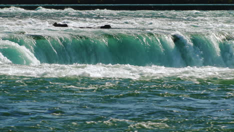 The-Famous-Waterfall-Niagara-Falls-A-Popular-Spot-Among-Tourists-From-All-Over-The-World-6